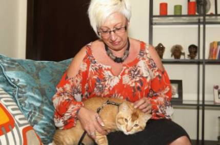Best friends: Elizabeth chose to move out from Diamond Towers than abandon her cat